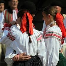 Slovenske kroje a šaty
