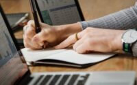 Strategický podnikatelsky zamer je v bankovom sektore kľúčový, pretože slúži ako základ, ktorým sa riadi rozhodovací proces prideľovania financií.